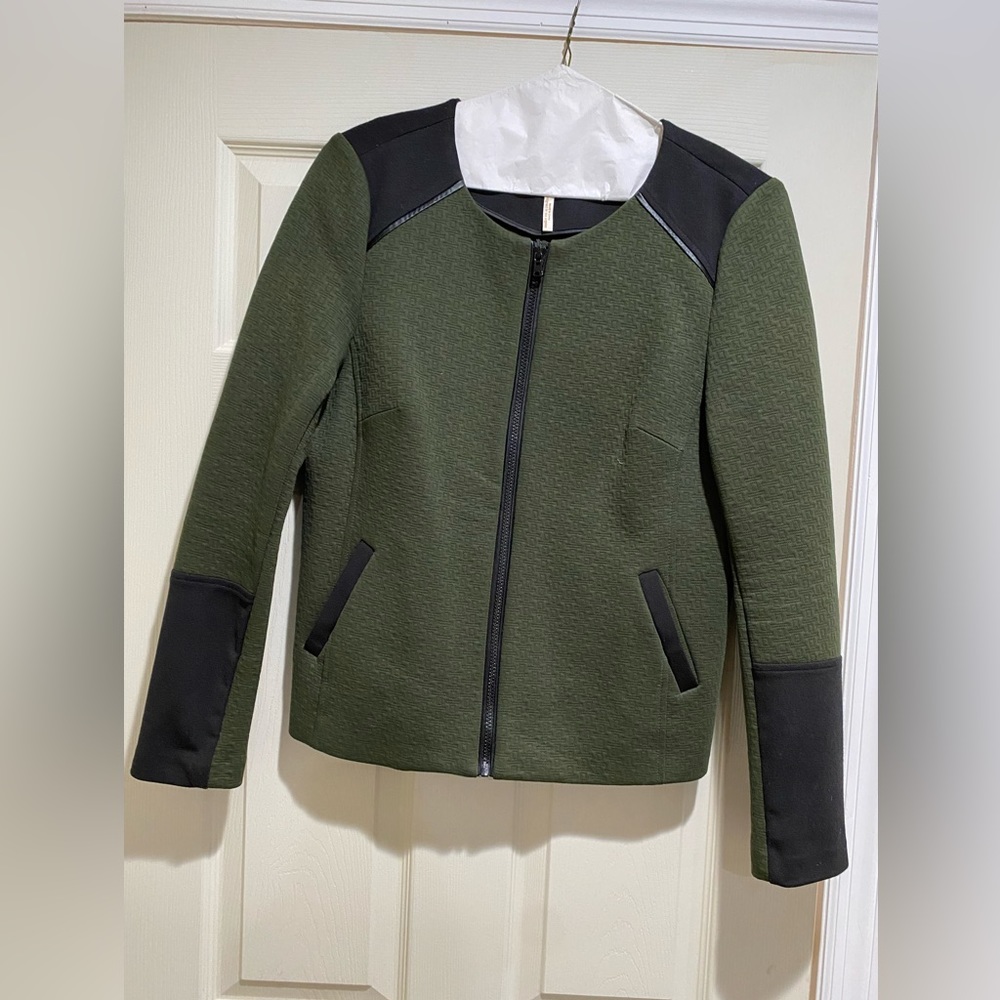 Form fitted blazer